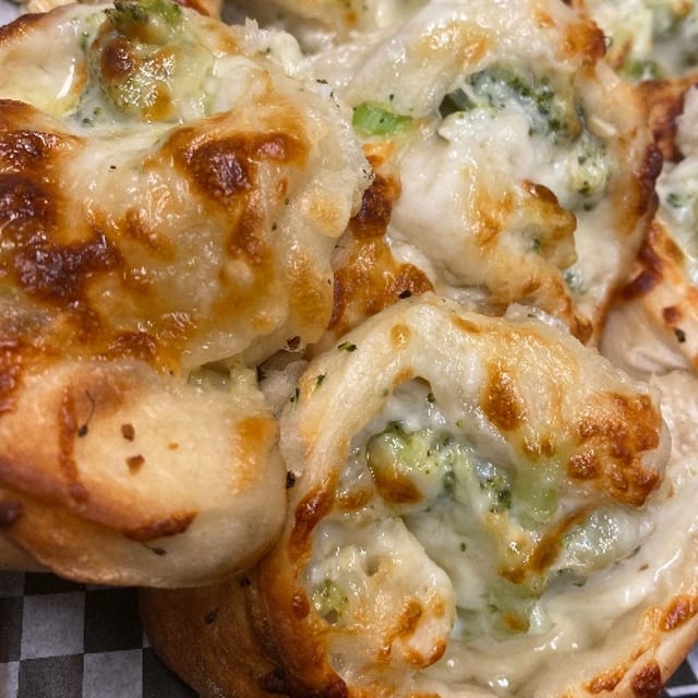 Garlic Broccoli (Pinwheel).