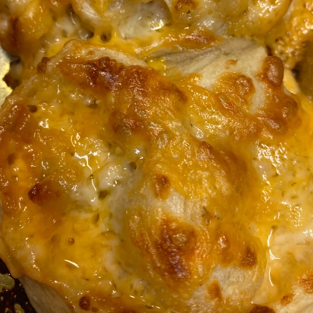 Cheddar Mac & Cheese (Pinwheel).